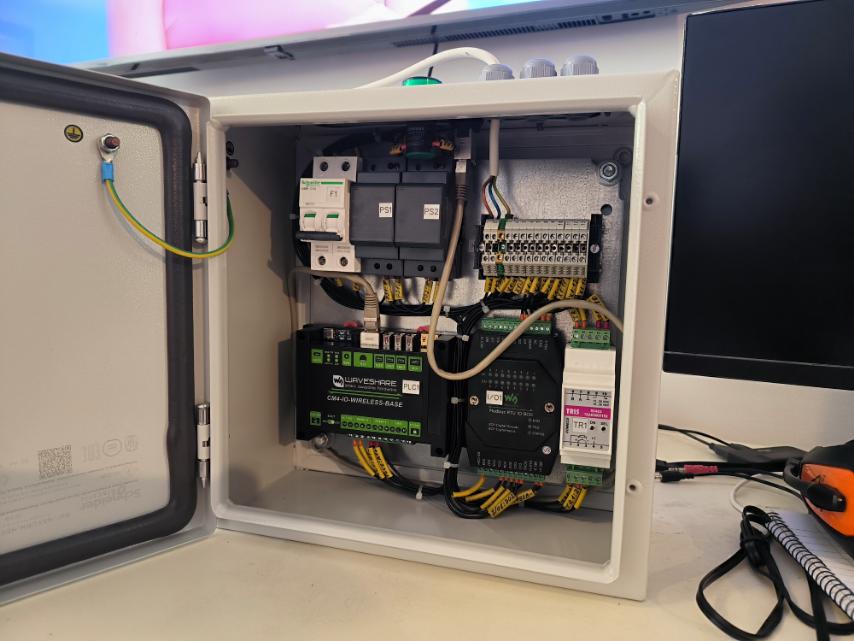 Small electrical panel with RPi 4 CM4 controller with custom software